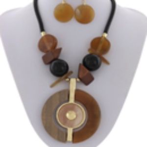 Brown/Taupe Necklacer